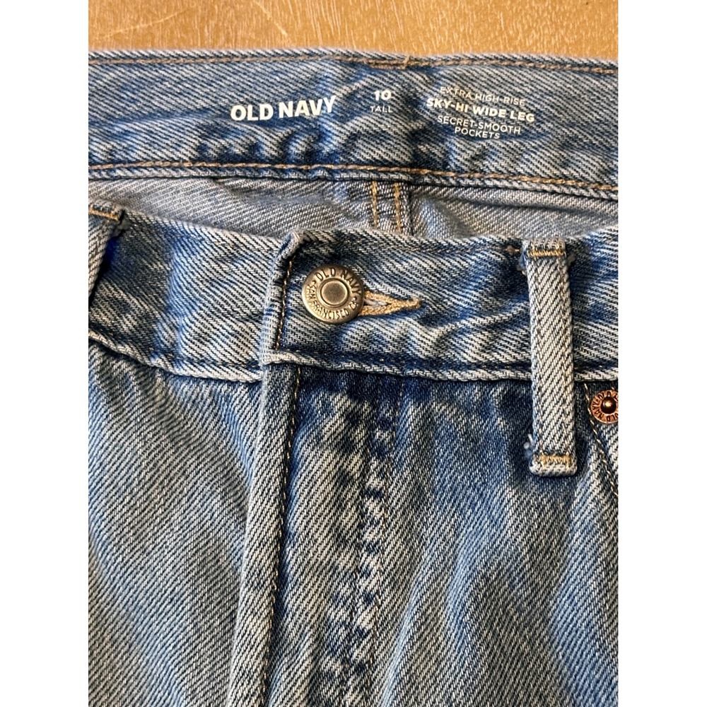 Old Navy Sky-Hi Wide Leg Cargo Jeans Light Wash Extra High Rise Size 10 Tall - Picture 3 of 5